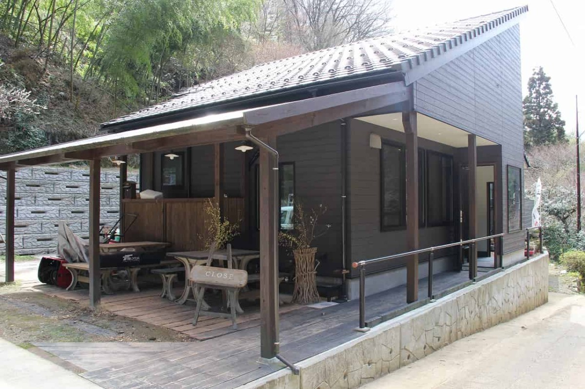 島根県大田市にある『さんべ温泉そばカフェ湯元』の外観