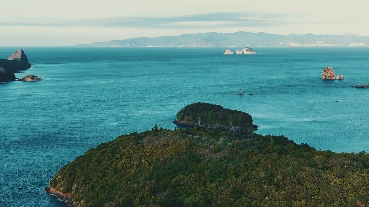 島根県隠岐郡海士町にオープンする『TADAYOI-海士グランピング-』のある島の景色