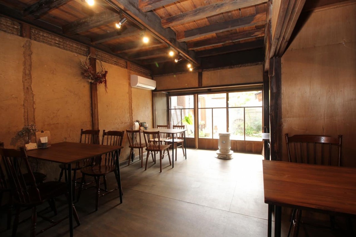 鳥取県米子市元町サンロードにある『goods＆cafeみっくす』の１階カフェスペース