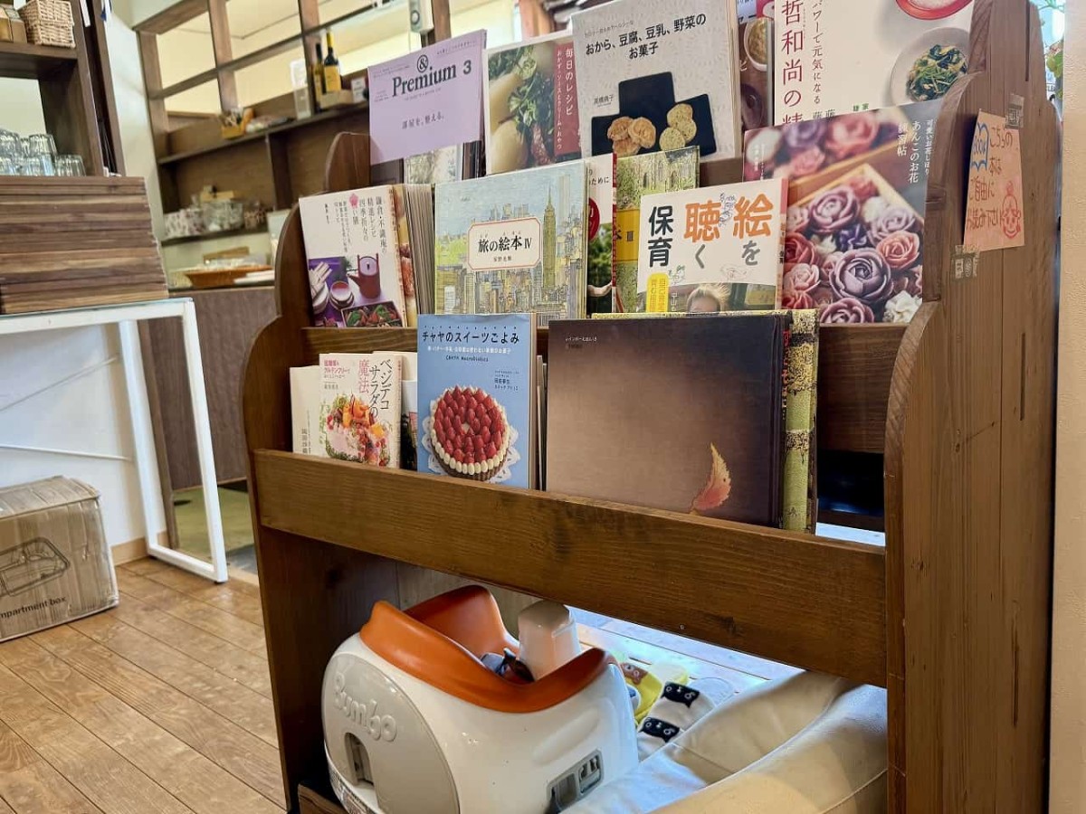 島根県出雲市大社町にあるカフェ『ちまひか』の店内の様子
