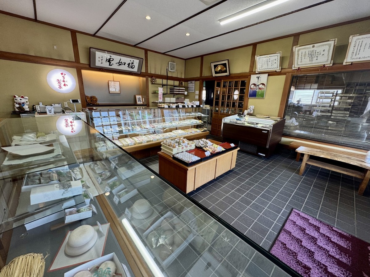 島根県出雲市湖陵町にある『たきがわ製菓』の店内の様子
