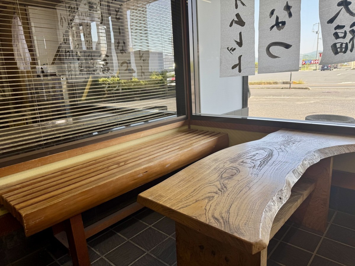 島根県出雲市湖陵町にある『たきがわ製菓』の店内の様子