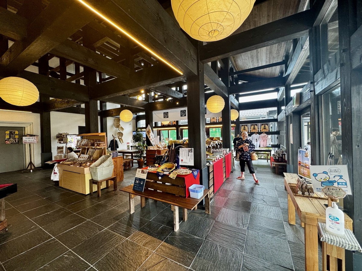 島根県安来市にある『安来節演芸館』のお土産ショップ