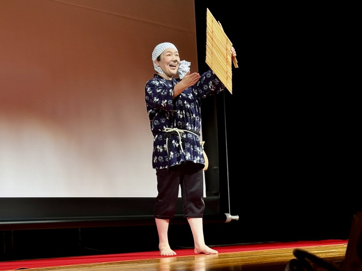 島根県安来市にある『安来節演芸館』の公演の様子
