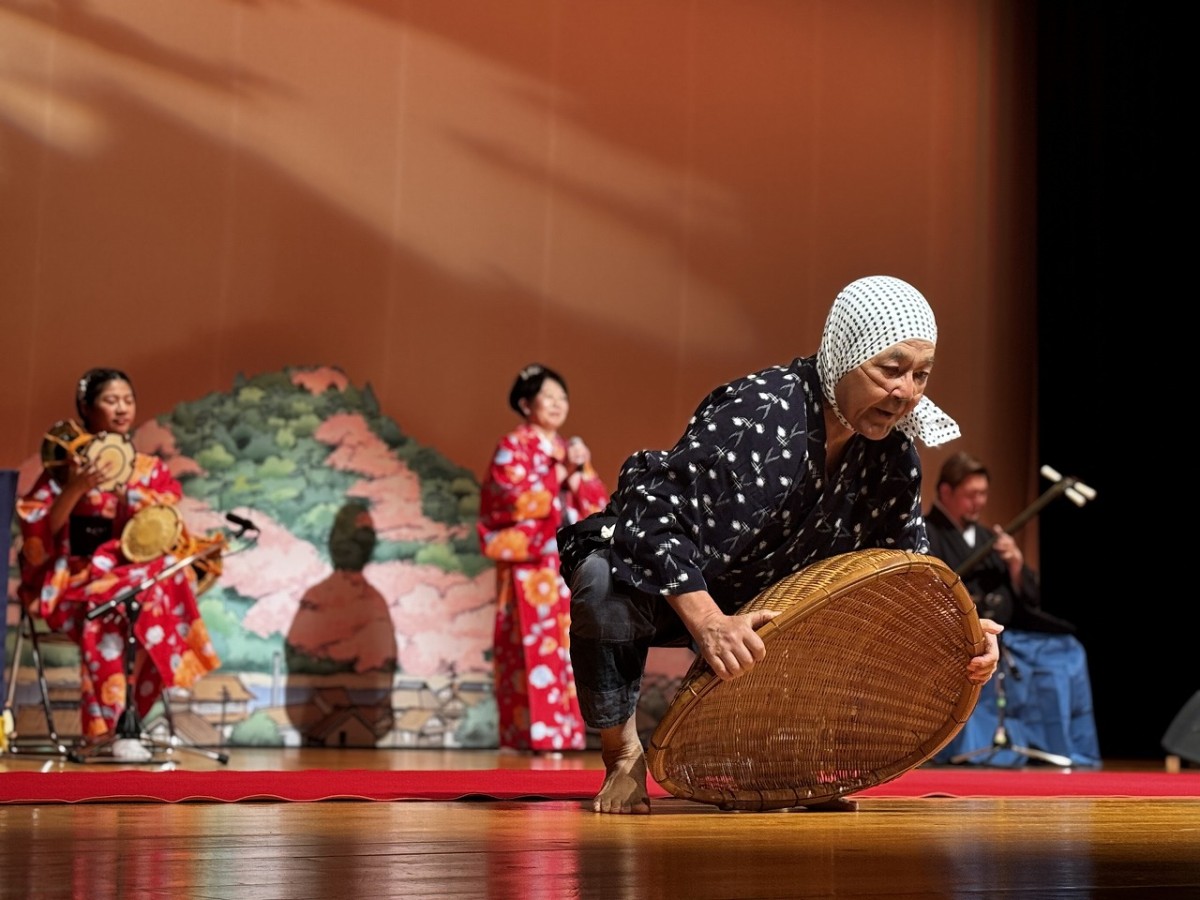島根県安来市にある『安来節演芸館』の公演の様子