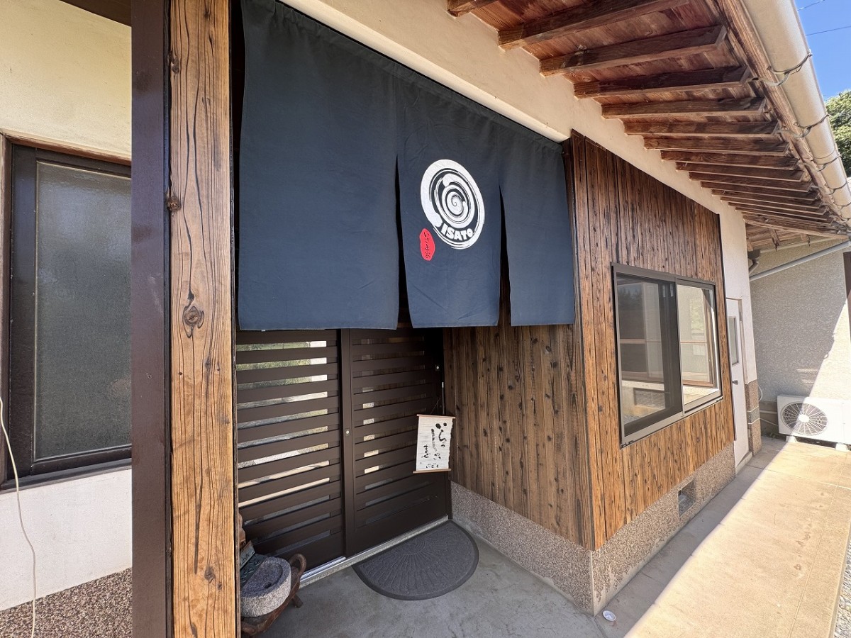 島根県出雲大社近くにある十割そば専門店『SOBA−cafe−いさと家』の外観