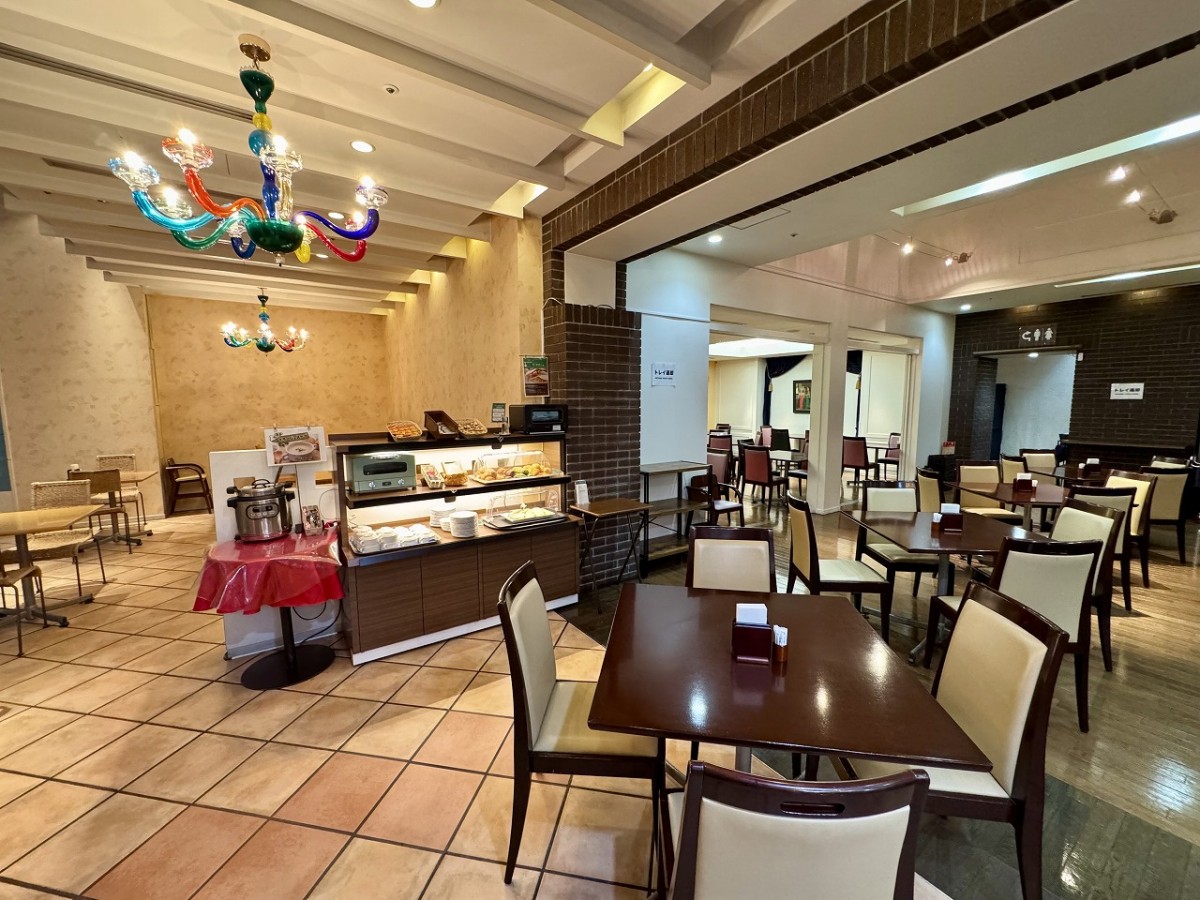 島根県出雲市にある『レストラン カメ―リア』の店内