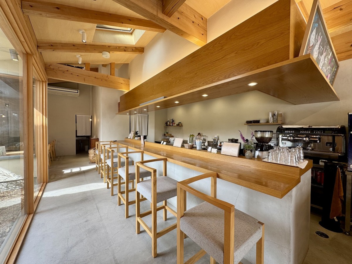 出雲大社の参道にあるカフェ『Koharu（こはる）』の店内の様子