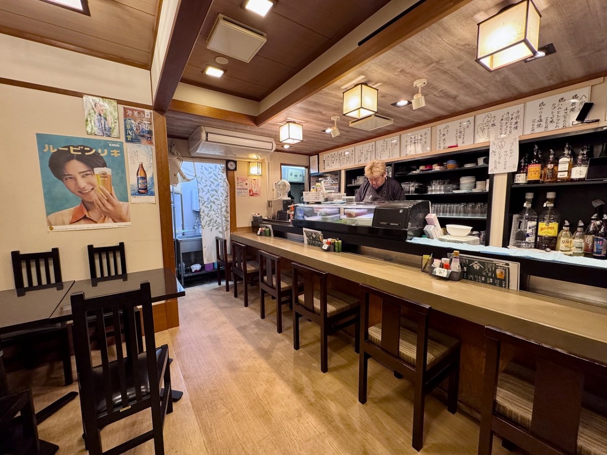 島根県松江市にオープンした居酒屋『食事と酒どころ でぶや』の内観