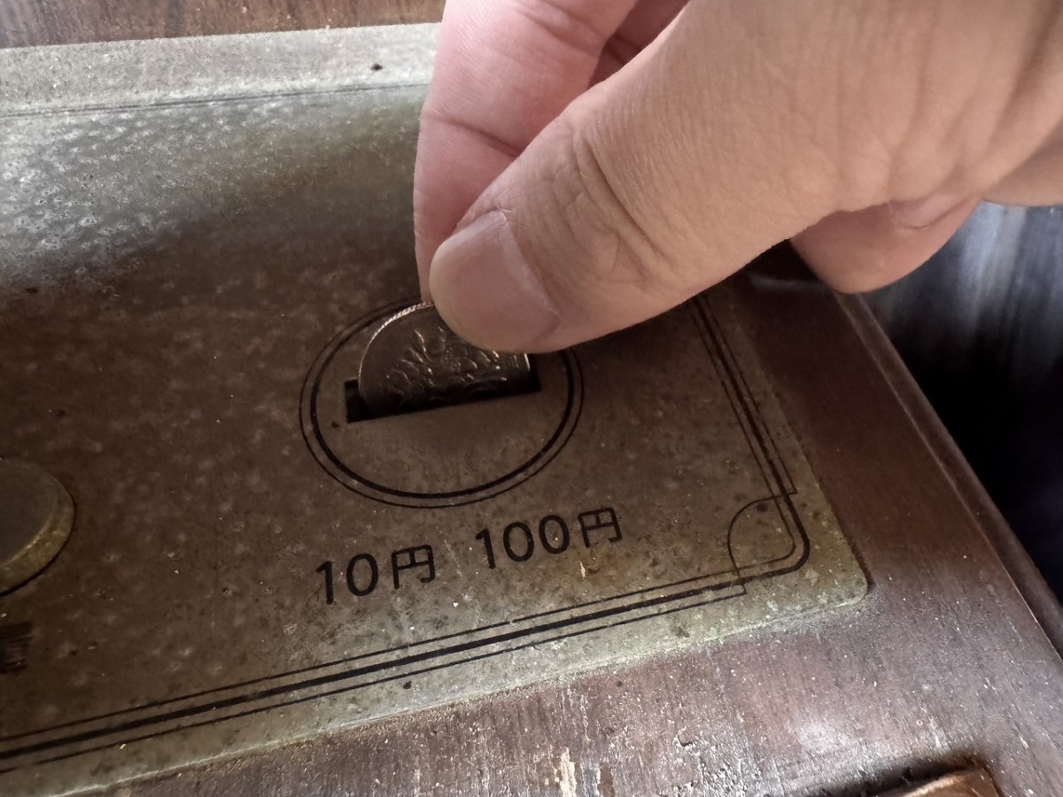 鳥取県倉吉市「白壁土蔵群」で見つけたレトロな電話