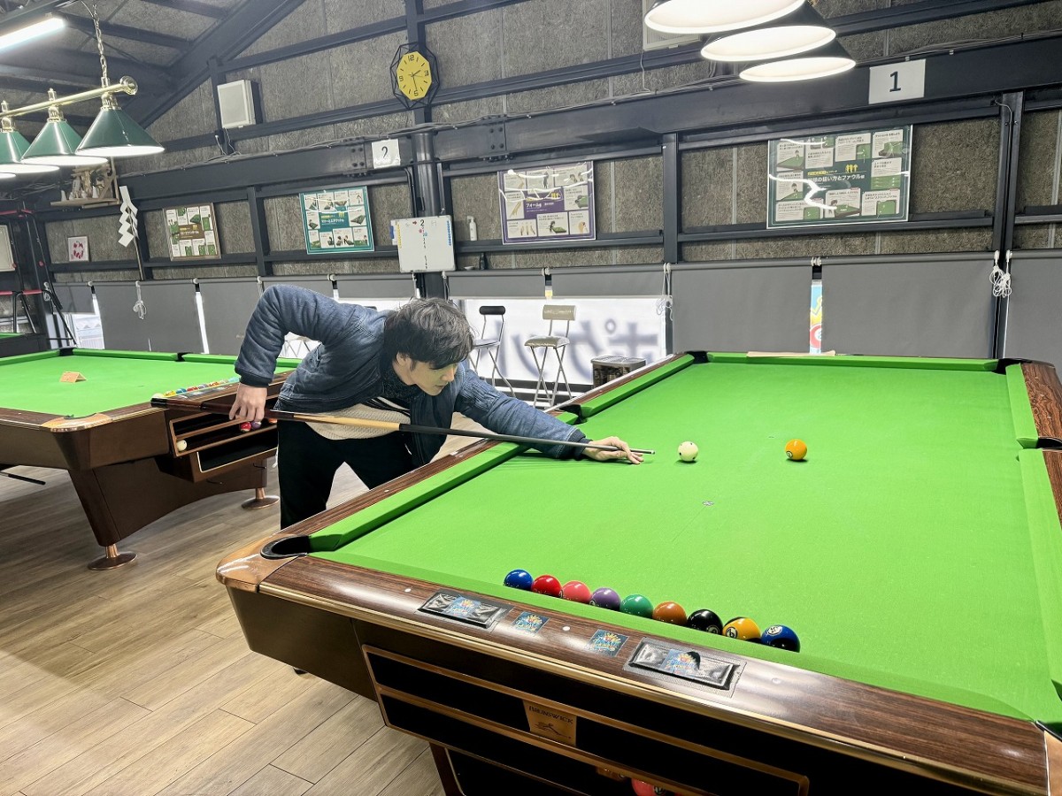 島根県出雲市にあるビリヤード専門店『ポケットキングハウス』の店内の様子