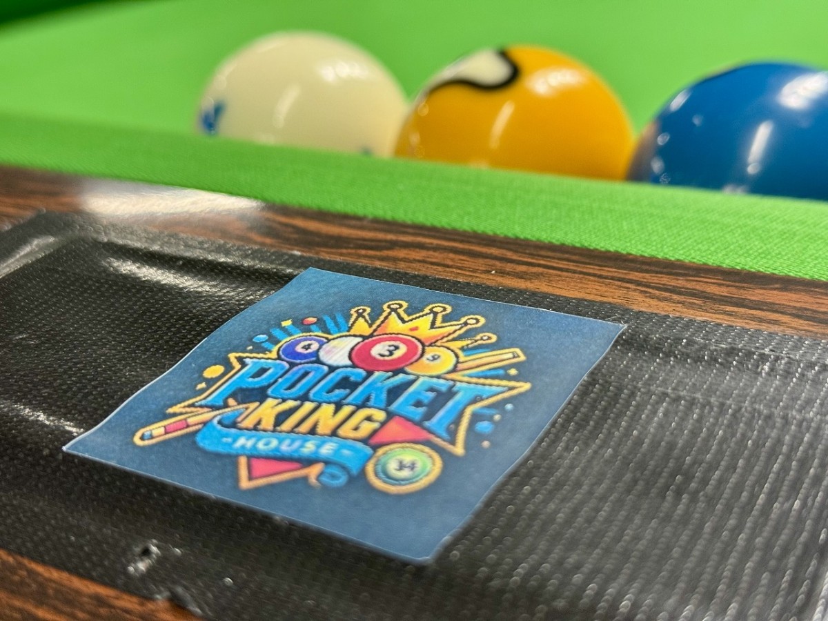 島根県出雲市にあるビリヤード専門店『ポケットキングハウス』のポケット台