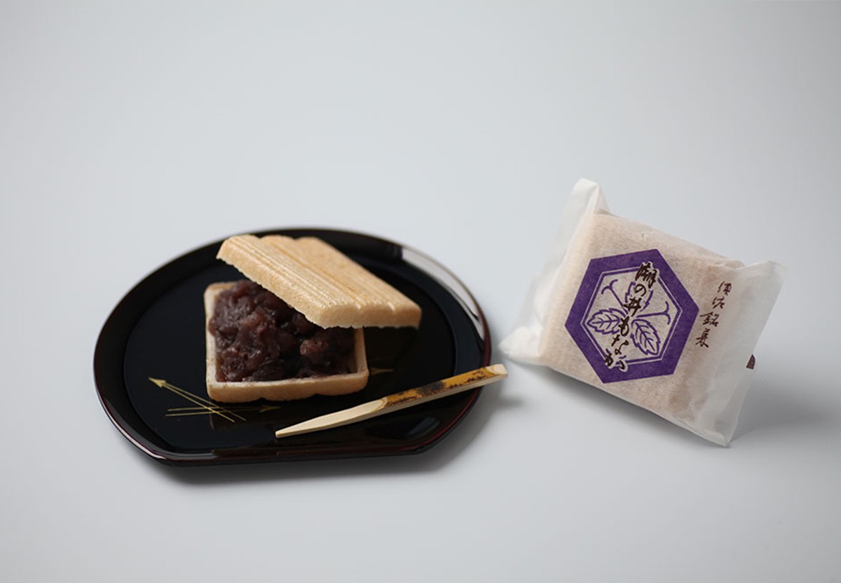 島根県出雲市にある和菓子処『馬庭開運堂』のもなか