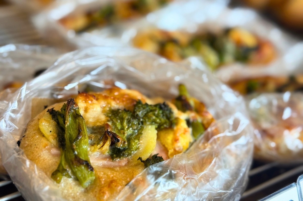 島根県益田市にある『モヌッカ』のパンコーナー