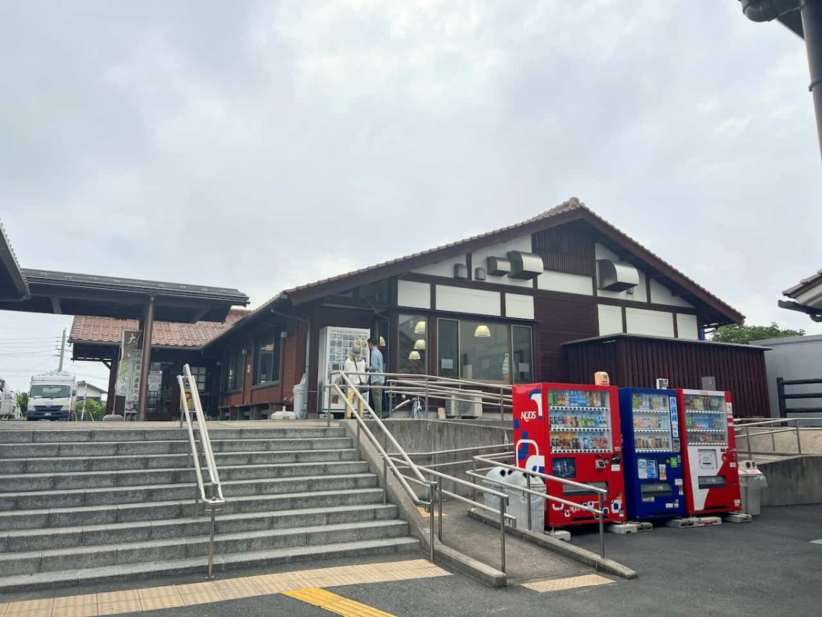 鳥取県西伯郡大山町にある『道の駅 大山恵みの里』の外観