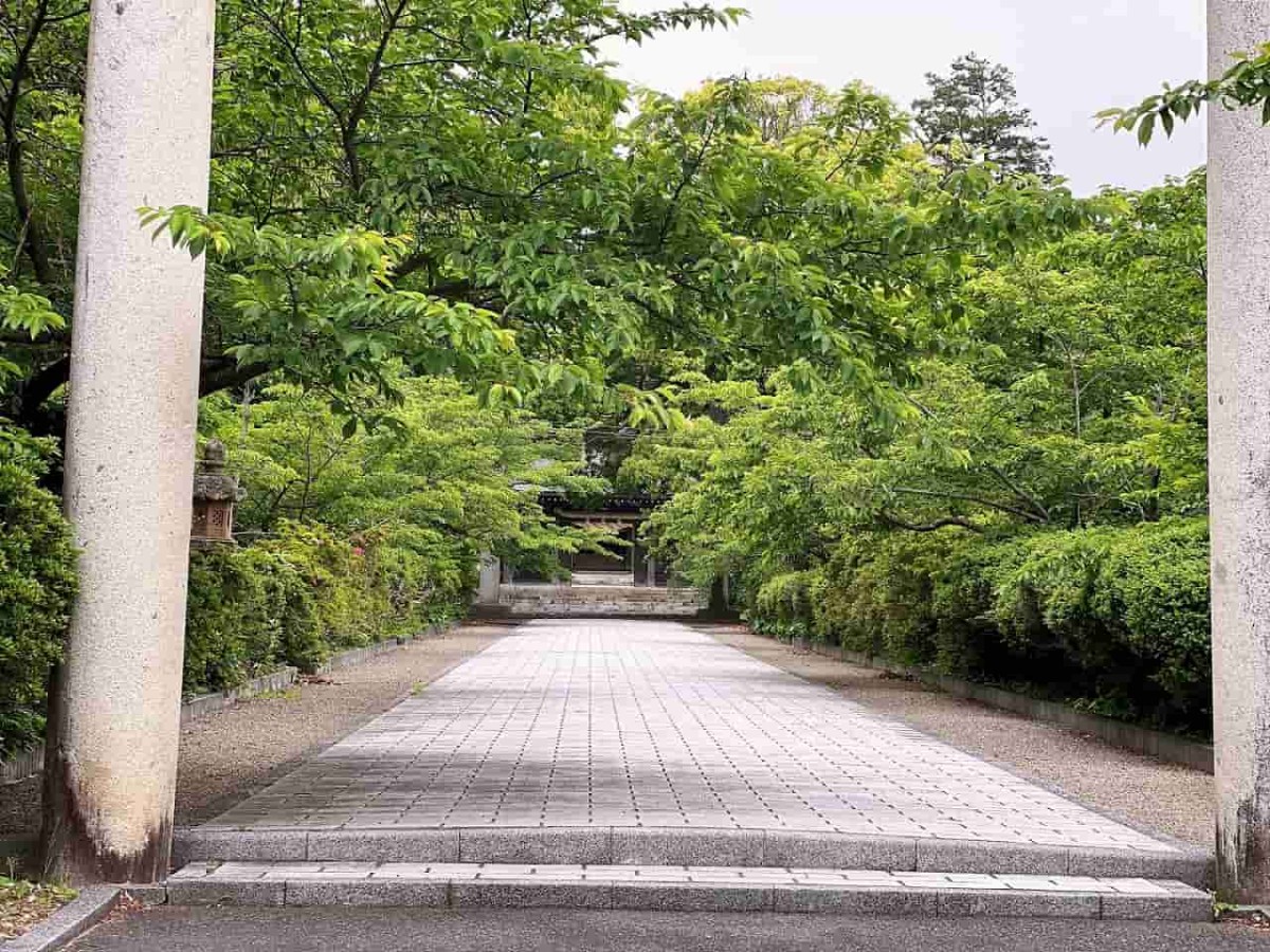 鳥取県大山町にある『名和公園』近くの神社の様子