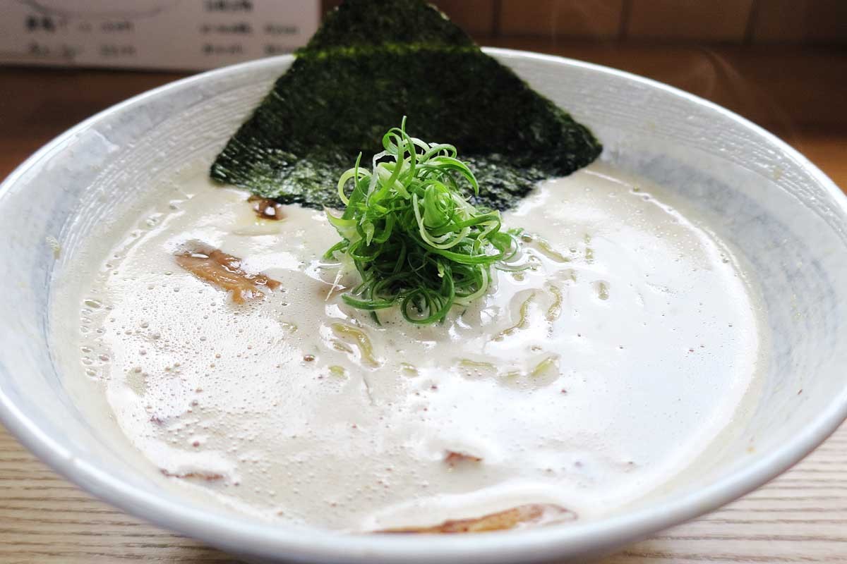 島根県出雲市にあるラーメン店『らーめん来宝』の泡系ラーメン