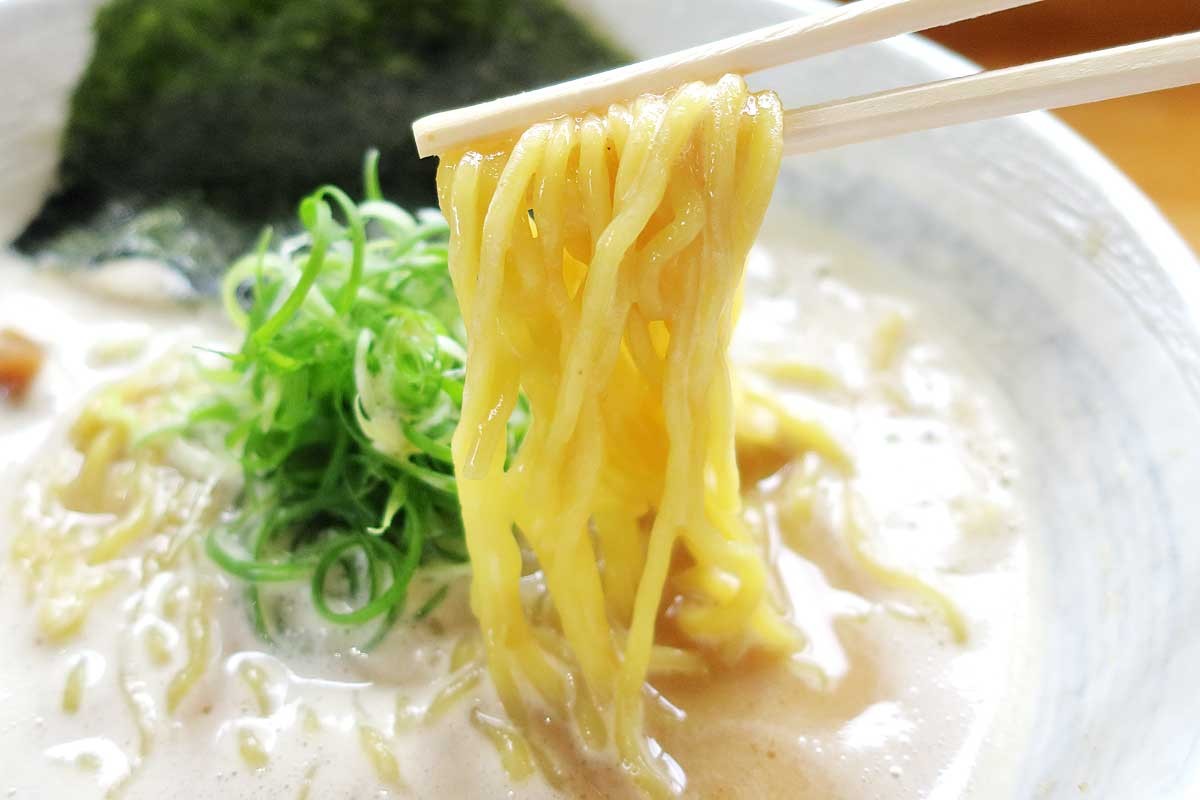 島根県出雲市にあるラーメン店『らーめん来宝』の泡系ラーメン