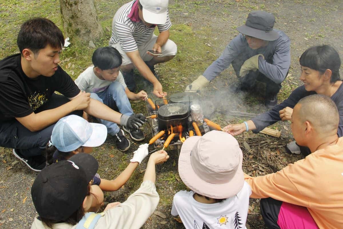 島根県益田市で開催されたイベント「外遊びごはんの会」の会場の様子