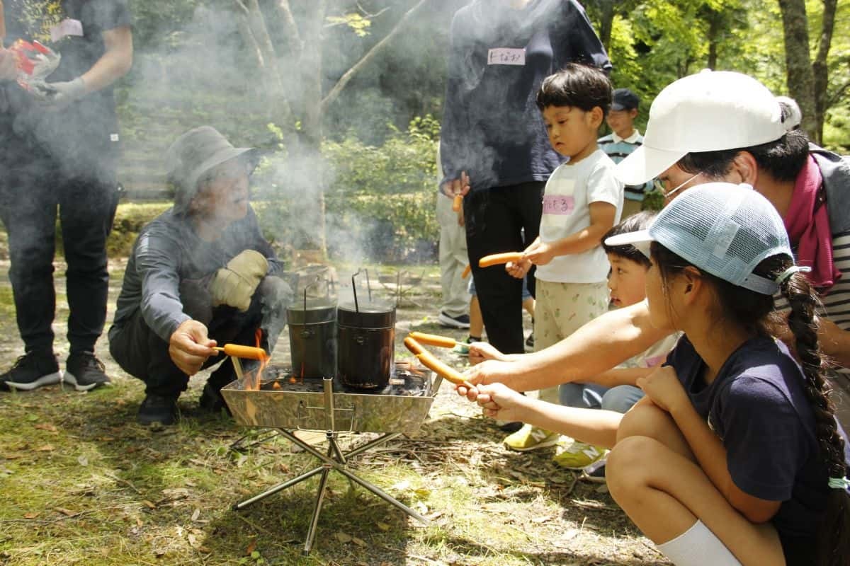 島根県益田市で開催されたイベント「外遊びごはんの会」の会場の様子