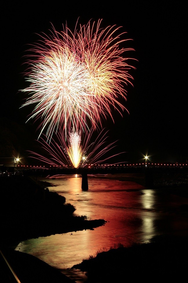 島根県津和野町の夏祭り「にちはら鮎まつり花火大会」の過去開催時の様子