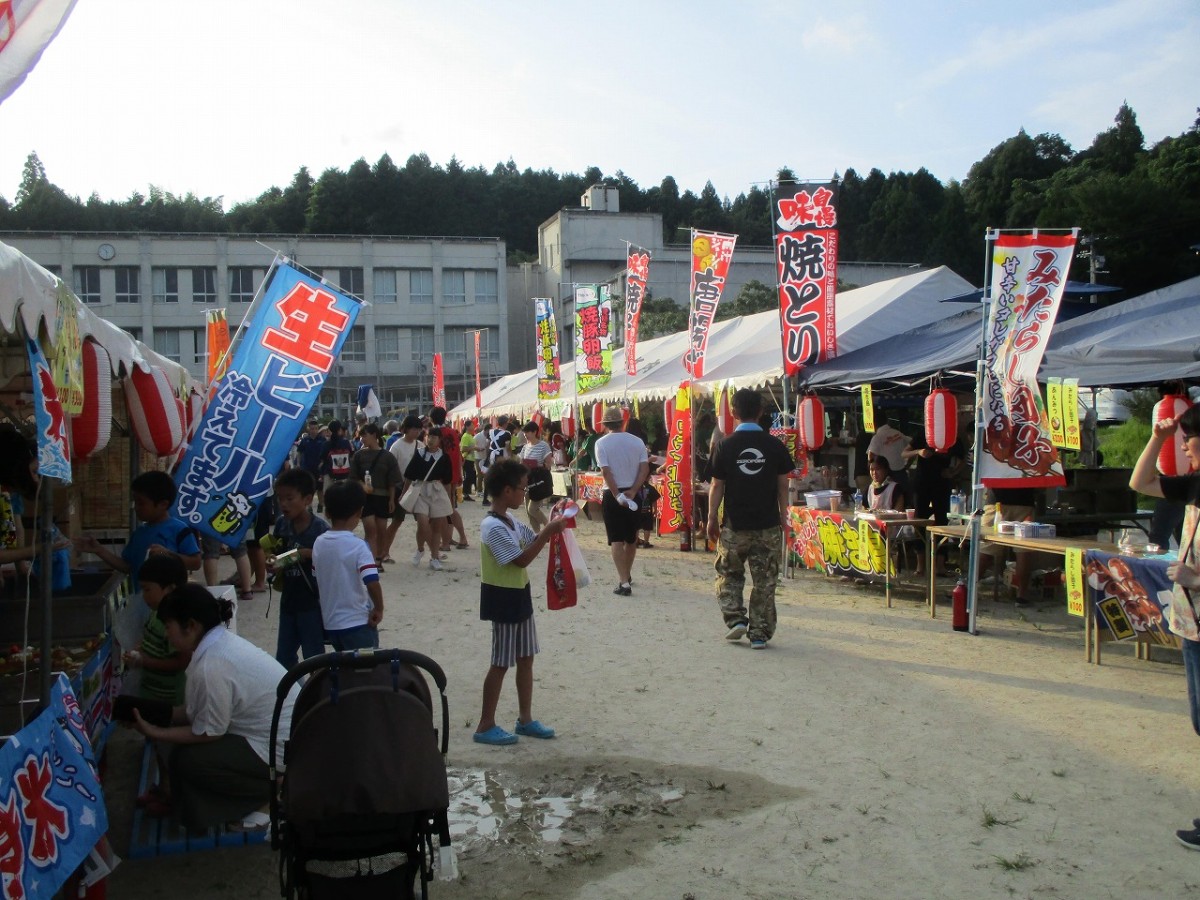 島根県安来市で開催される夏祭り「荒島よいとね祭」の過去開催時の様子