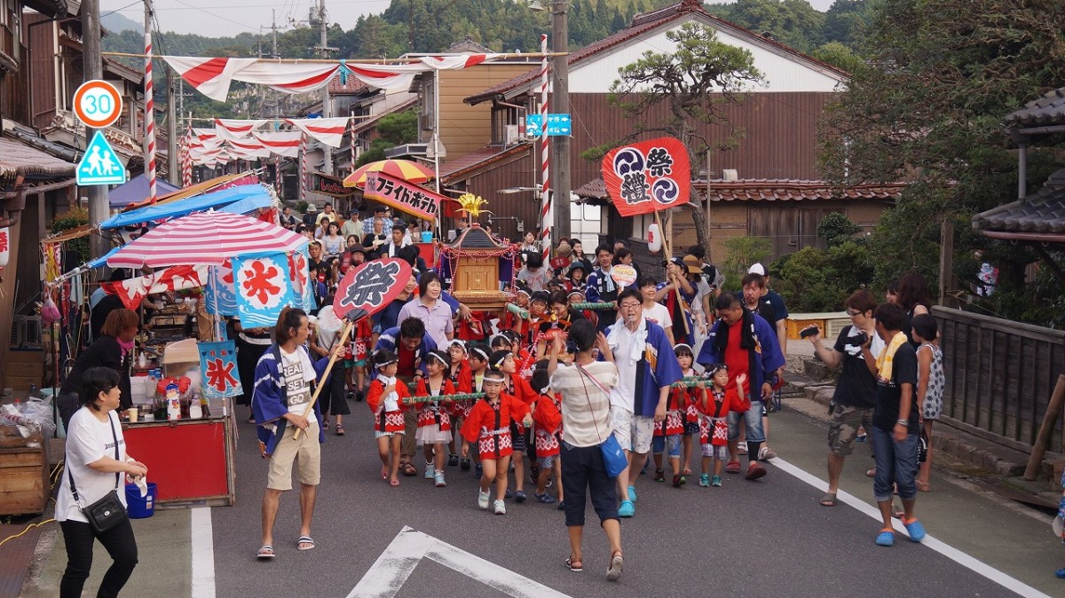 島根県安来市で開催される夏祭り「母里夏祭り」の過去開催時の様子