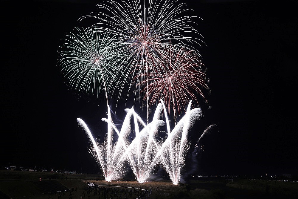 鳥取県倉吉市で開催される「倉吉打吹まつり」の過去開催時の花火の様子