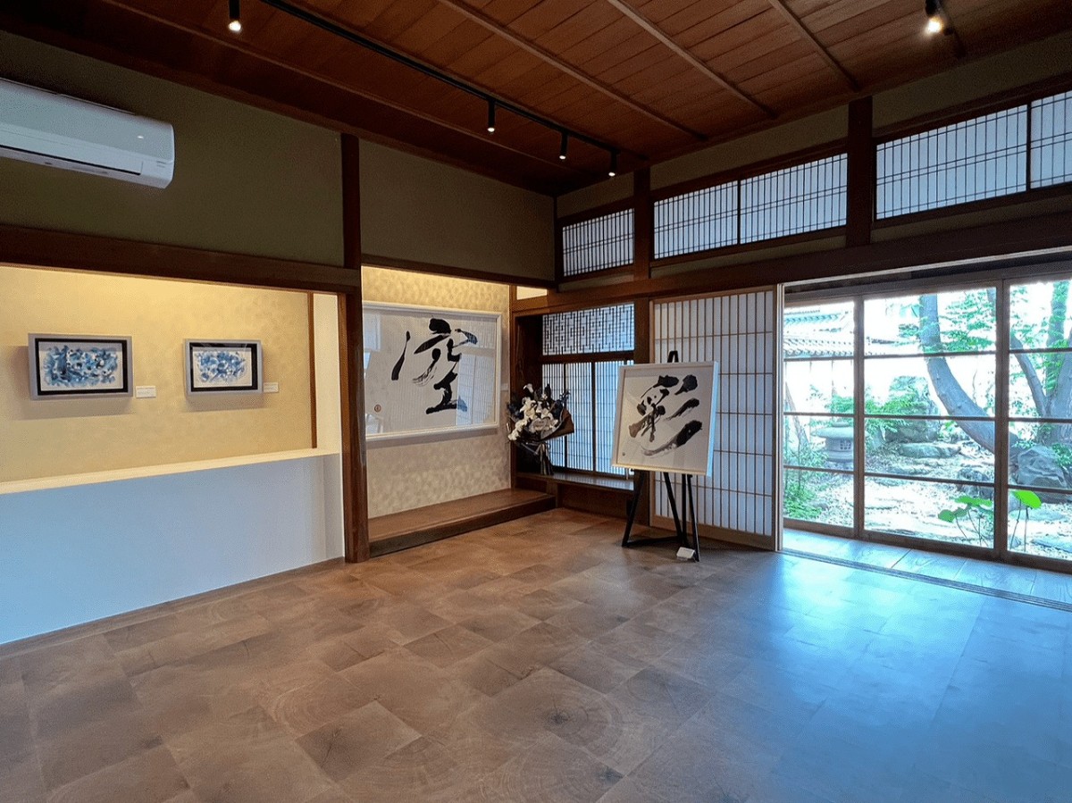 島根県出雲市大社町にオープンした『ギャラリー神楽』の館内の様子