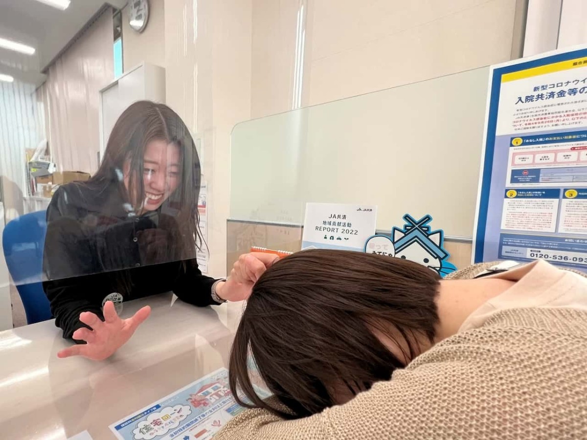 JAしまねで資産運用について話をしている様子