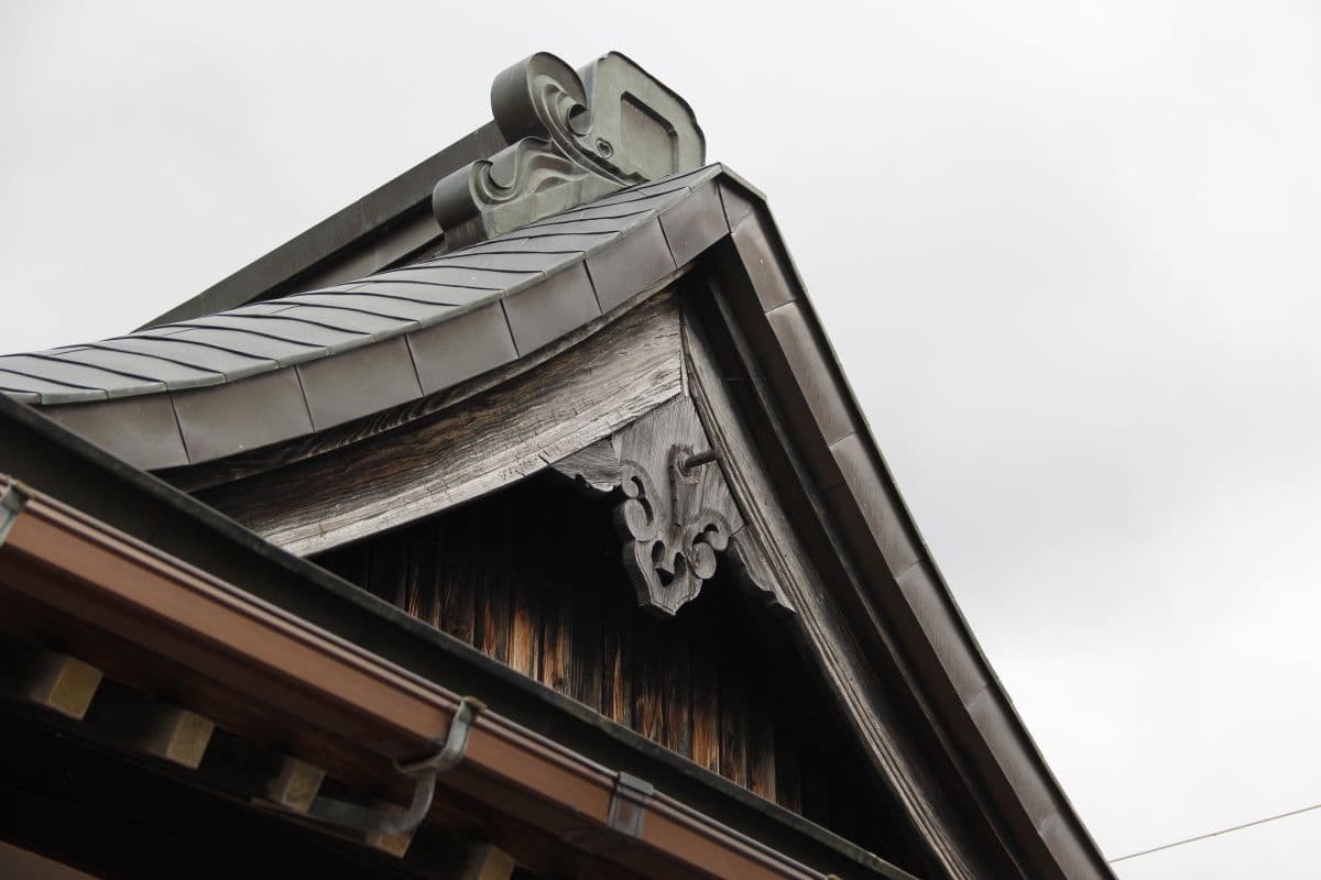 島根県奥出雲町にあるJR木次線「出雲横田駅」の駅舎屋根