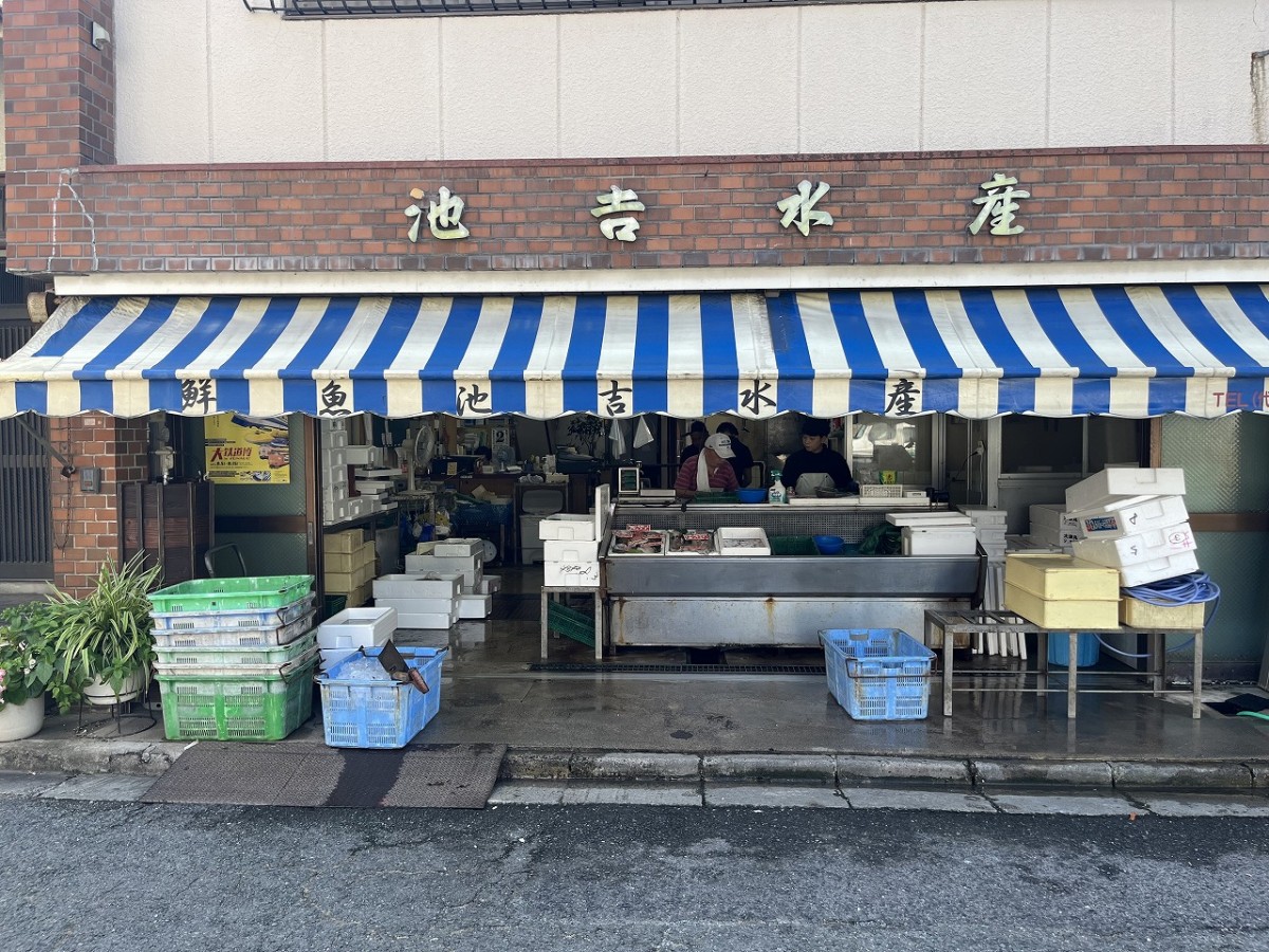 鳥取県米子市にあるキッチンカー『旬鮮いけよし』を運営する「池吉水産」