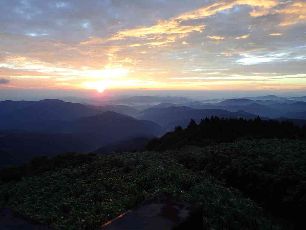 鳥取県八頭郡のイベント「氷ノ山 ご来光登山」のチラシ