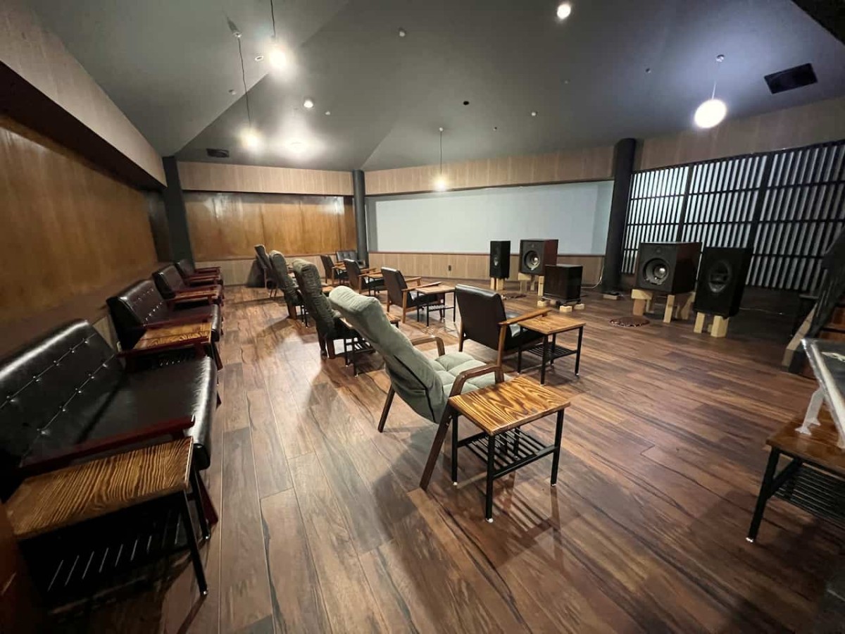 鳥取県米子市にあるロックカフェ『ロックンロールレコード』の内観