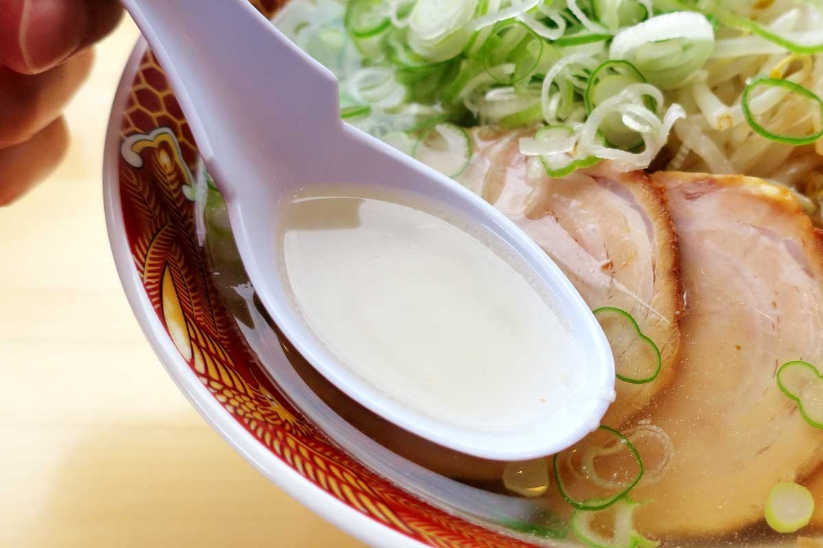 松江市東出雲町の塩ラーメン専門店『ラーメン友さん』の塩ラーメン