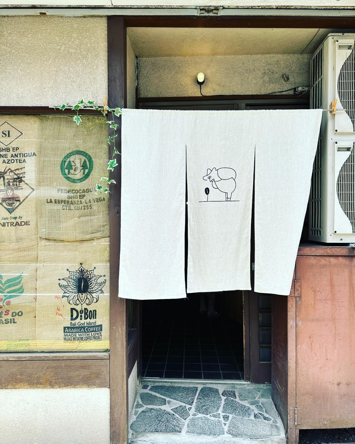 鳥取県米子市にオープンしたコーヒースタンド『ゼロケンコーヒー』の外観
