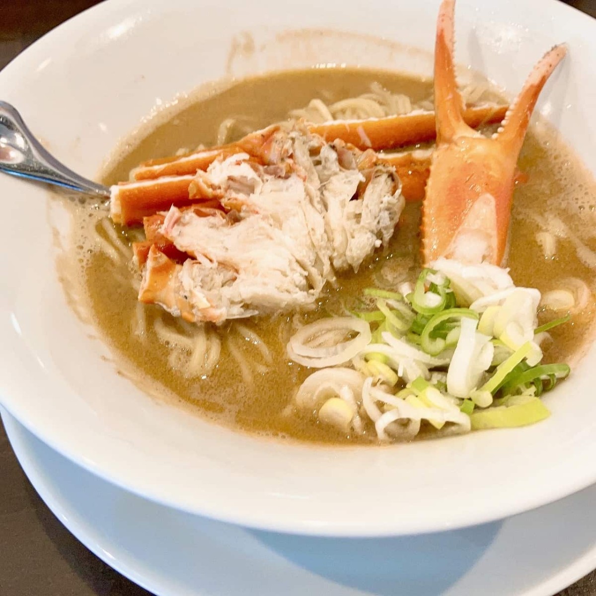 鳥取県境港市にオープンした『紅ズワイガニらぁ麺 まるはち屋』の紅ズワイガニらぁ麺 カニシングル