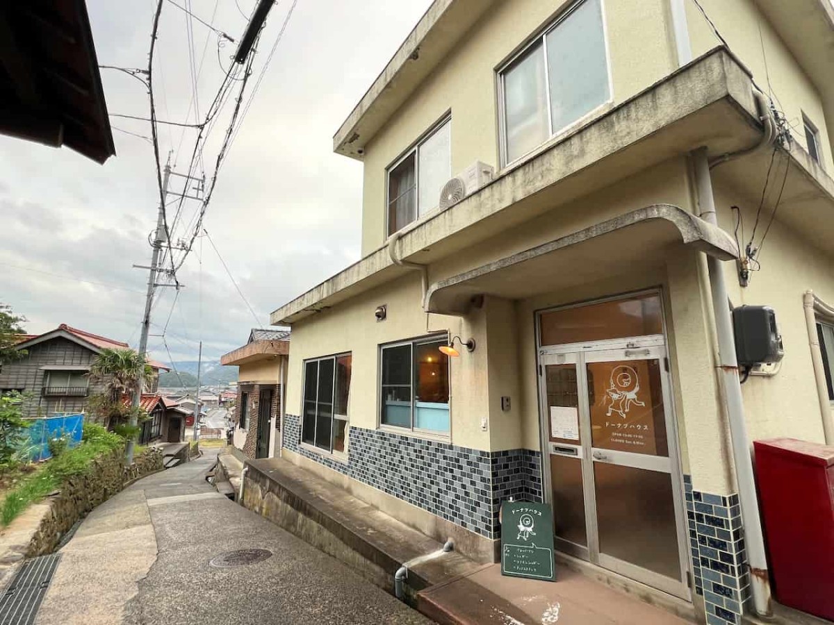 鳥取市青谷町にあるドーナツ専門店『ドーナツハウス』の外観