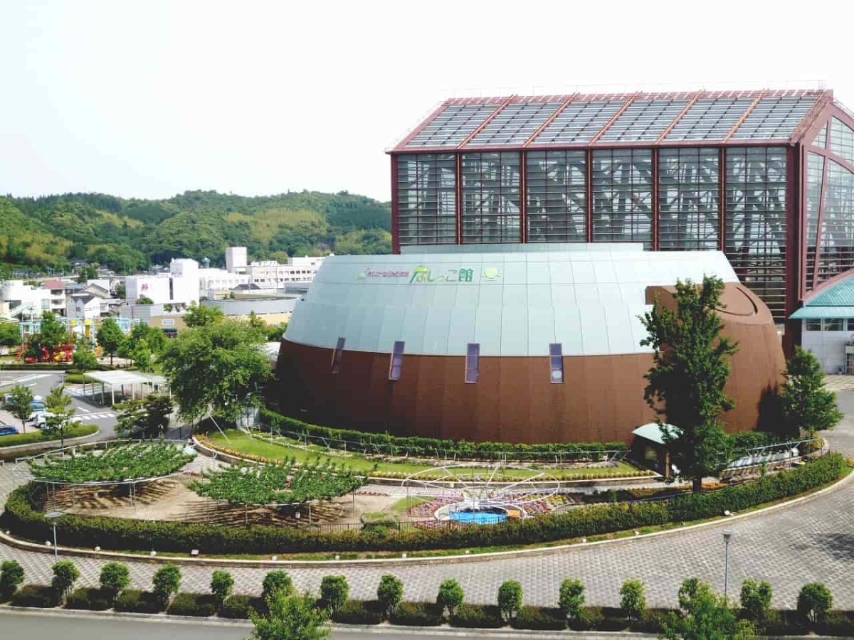 鳥取県倉吉市にある『鳥取二十世紀梨記念館フルーツパーラー』の外観