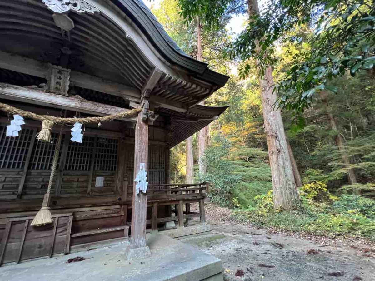 鳥取県日野郡日野町にある『滝山公園』敷地内にある『瀧山神社』