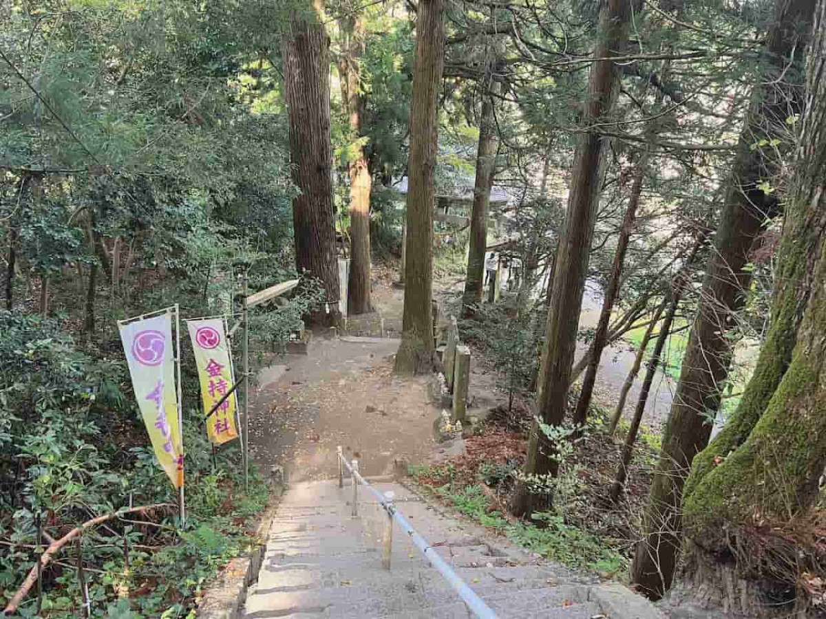 鳥取県日野町にある『金持神社』の様子