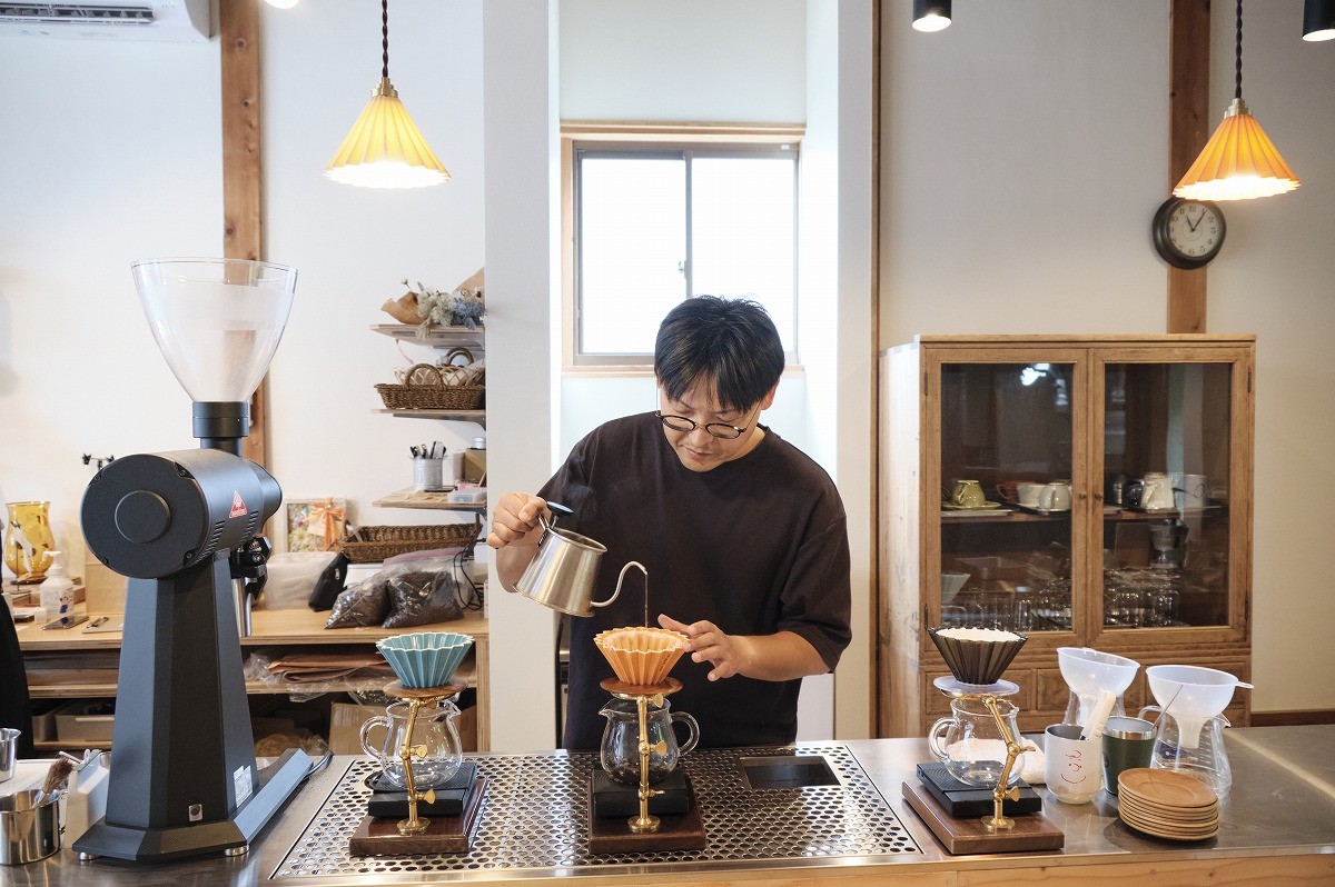 鳥取県東伯郡湯梨浜町にオープンした『自家焙煎ワク珈琲』のオーナーの中本さん