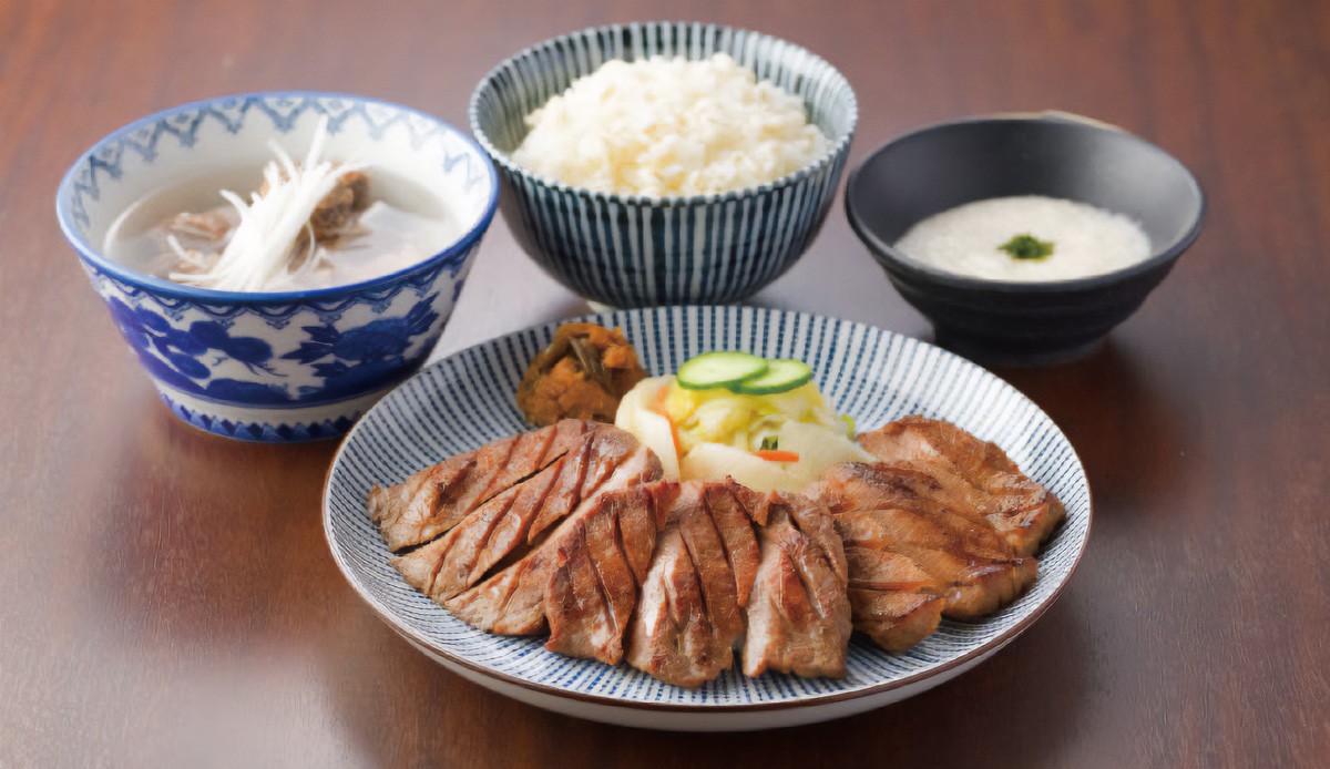 鳥取県米子市にオープンした『炭焼き牛たん東山シャミネ米子店』の定食メニュー