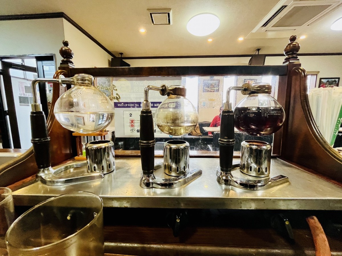 境港市の老舗喫茶『ピアス』のサイフォン式コーヒー