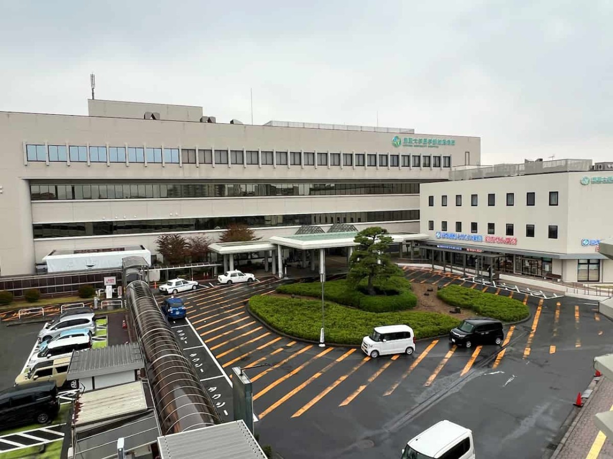 鳥取県米子市の書店『カニジルブックストア』がある『鳥取大学医学部附属病院』の外観