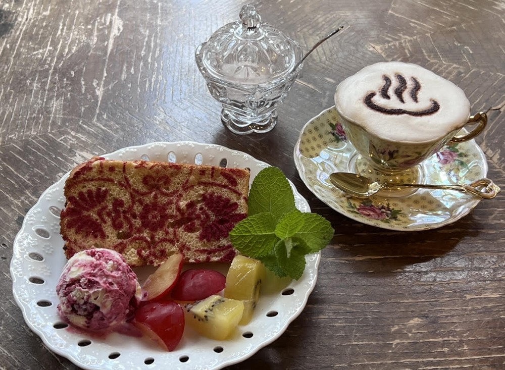 島根県大田市の温泉津温泉街にある『震湯カフェ内蔵丞』