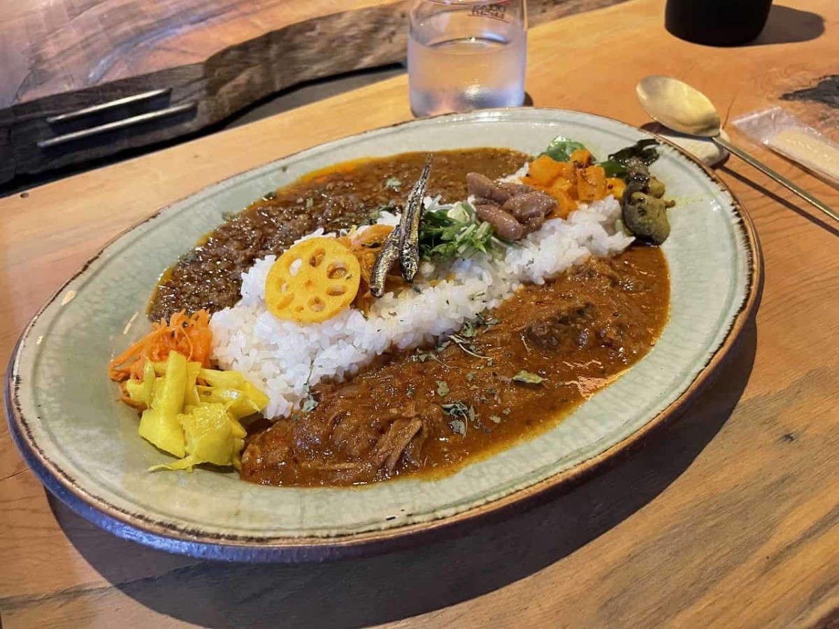 島根県大田市の温泉津温泉にある『本と喫茶のゲンショウシャ』で提供しているカレー