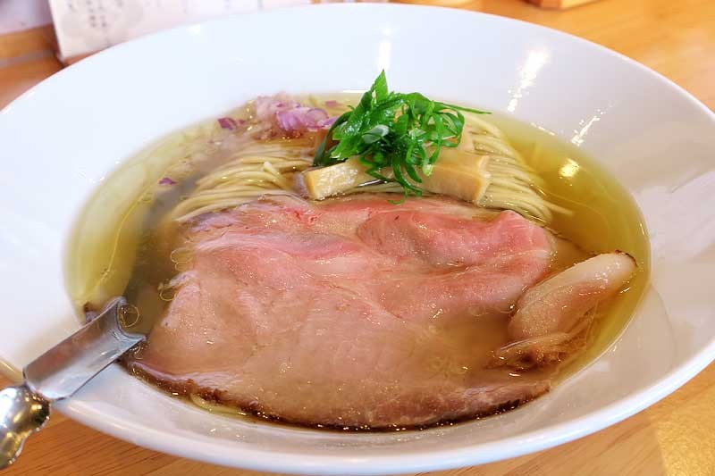鳥取県大山町の人気ラーメン店『らぁ麺 池島』の「塩らぁ麺」