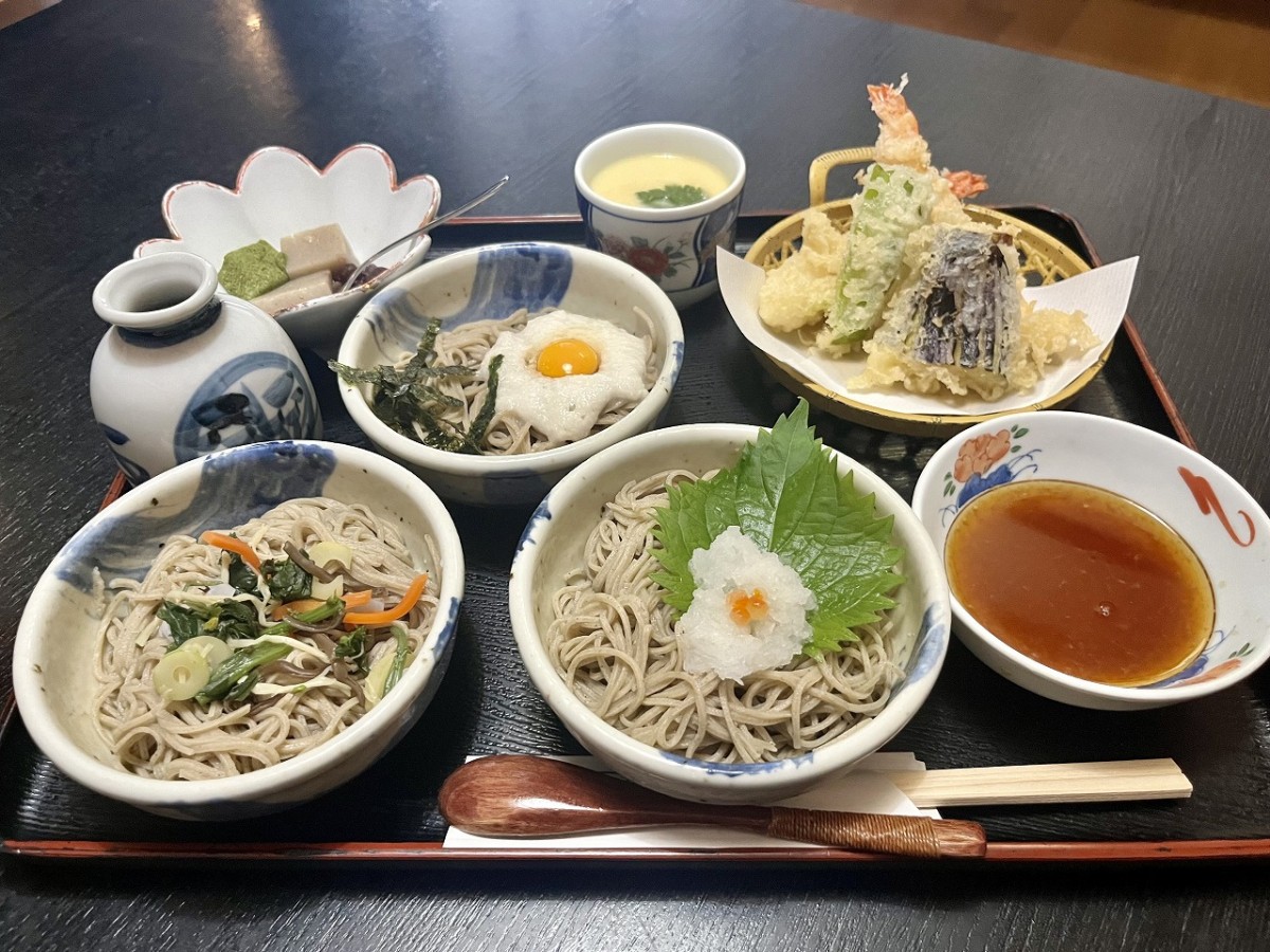 鳥取県境港市にある老舗そば屋『はちまん茶屋』のメニュー