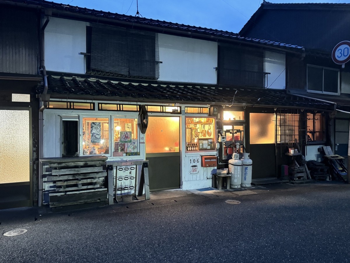 鳥取県米子市にある夜カフェ『アンクルニート』の外観